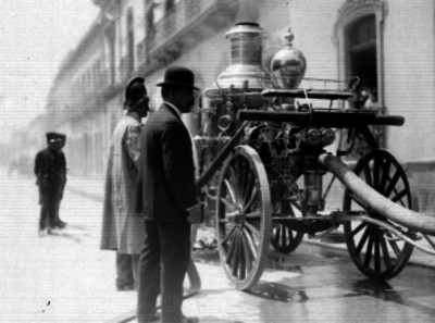 Material fotográfico reproducido con autorización de la FOTOTECA Nacional del INAH 